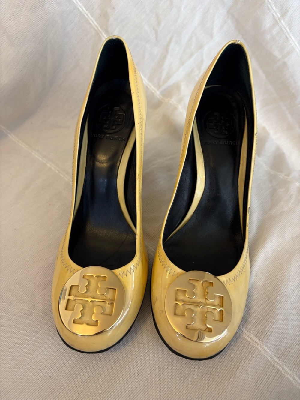 Tory Burch Cream Maddie Pump Leather heels 8 Gold Hardware!!